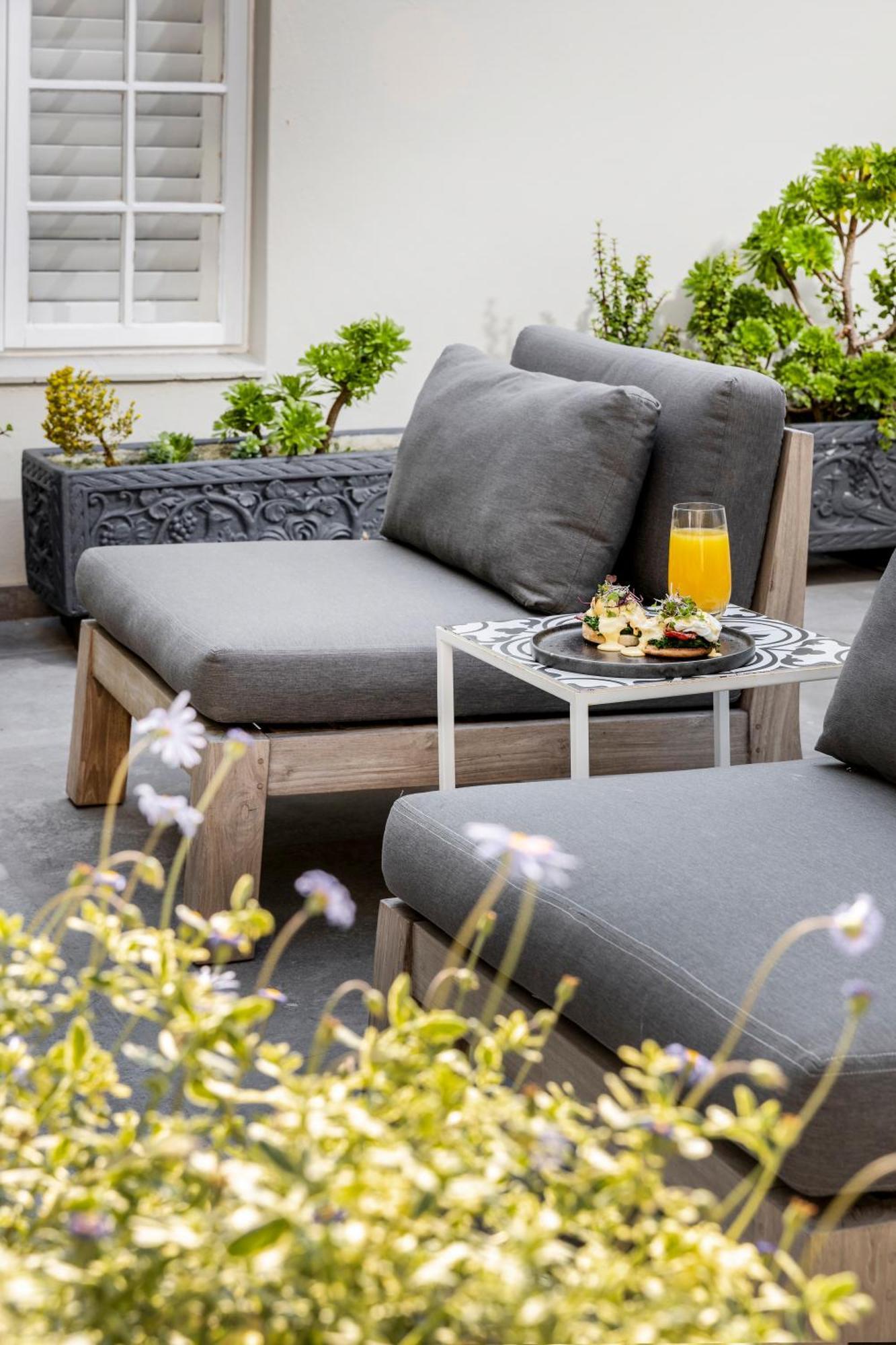 The Clarendon - Fresnaye Guest house